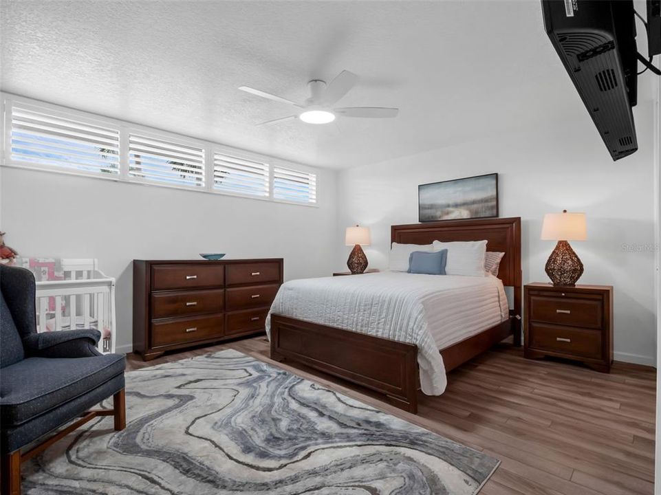 Active With Contract: $198,800 (1 beds, 1 baths, 871 Square Feet)