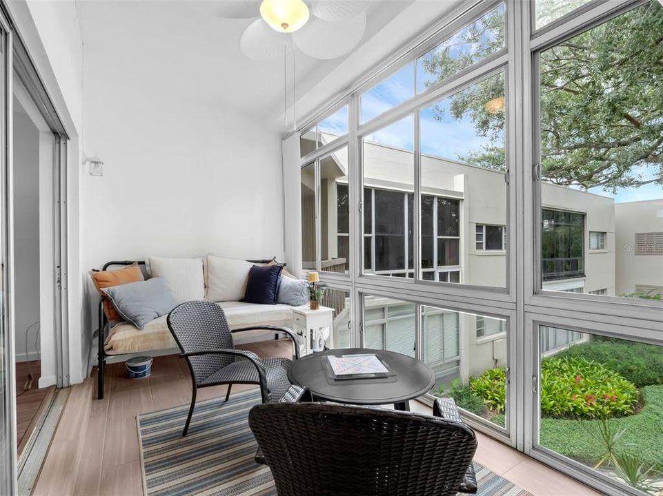 Active With Contract: $198,800 (1 beds, 1 baths, 871 Square Feet)