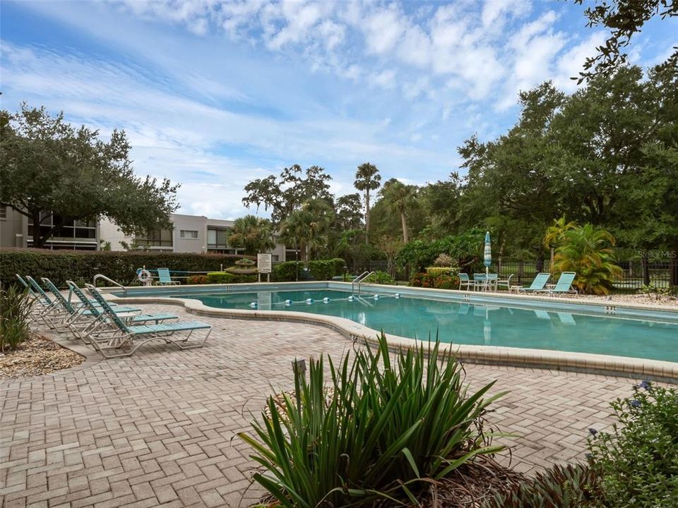 Active With Contract: $198,800 (1 beds, 1 baths, 871 Square Feet)