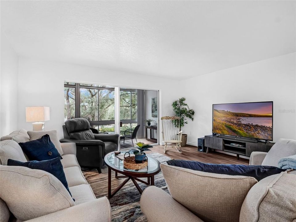 Active With Contract: $198,800 (1 beds, 1 baths, 871 Square Feet)