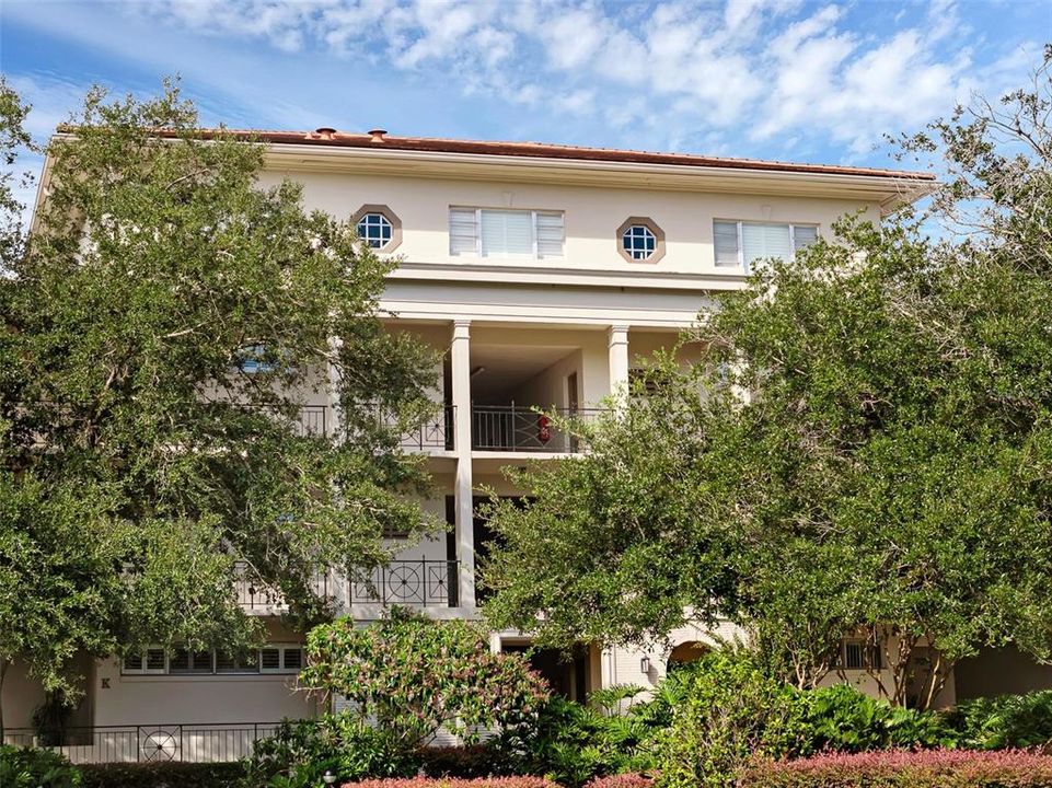 Active With Contract: $198,800 (1 beds, 1 baths, 871 Square Feet)