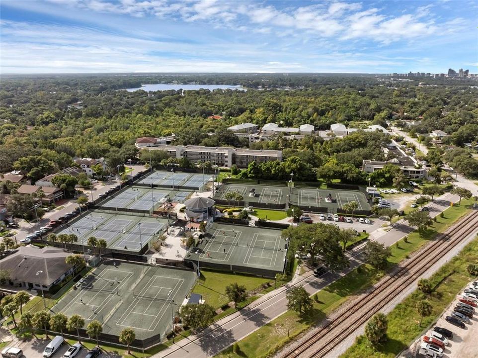 Active With Contract: $198,800 (1 beds, 1 baths, 871 Square Feet)