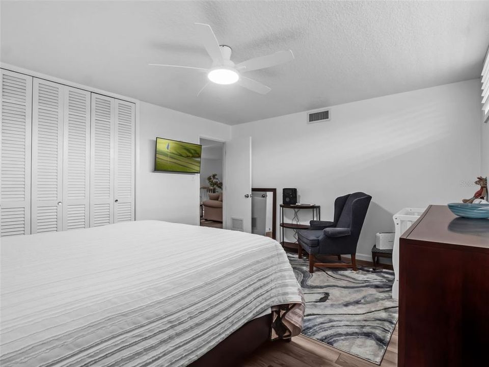 Active With Contract: $198,800 (1 beds, 1 baths, 871 Square Feet)