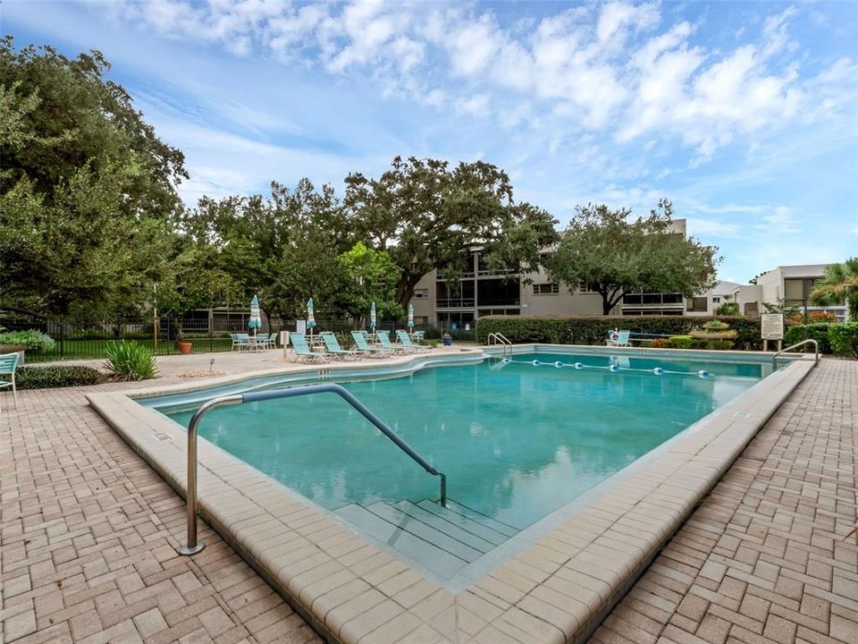 Active With Contract: $198,800 (1 beds, 1 baths, 871 Square Feet)