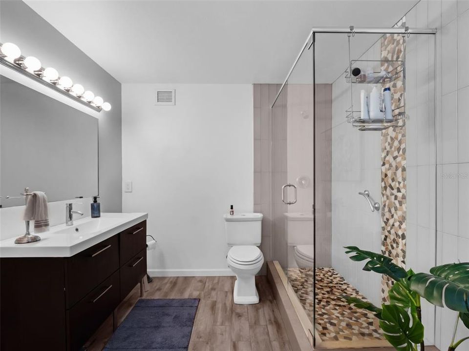 Active With Contract: $198,800 (1 beds, 1 baths, 871 Square Feet)