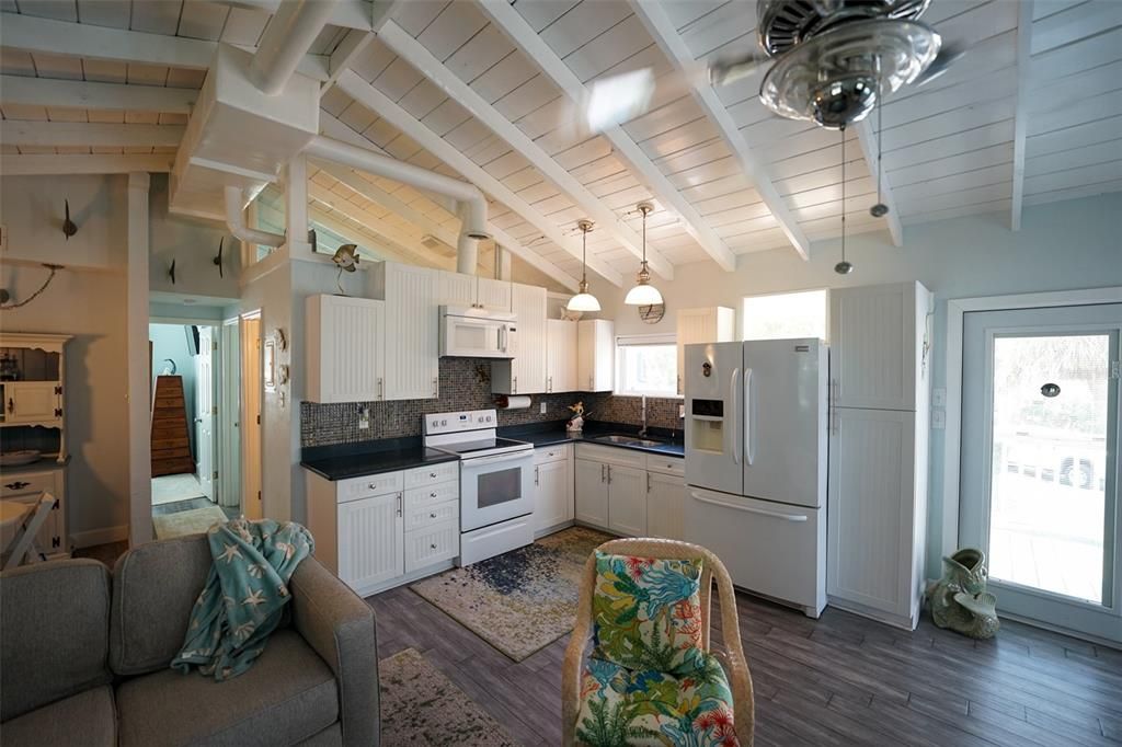 待售: $497,000 (2 贝兹, 1 浴室, 720 平方英尺)