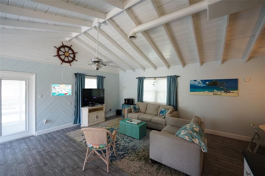 待售: $497,000 (2 贝兹, 1 浴室, 720 平方英尺)