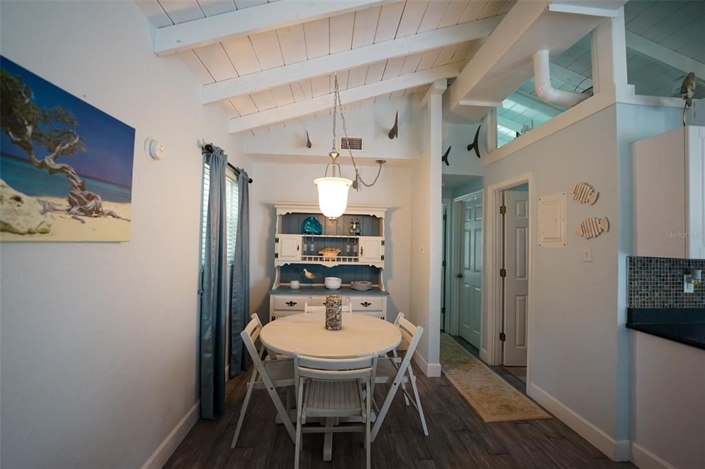 待售: $497,000 (2 贝兹, 1 浴室, 720 平方英尺)