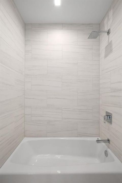 合同活跃: $1,195,000 (3 贝兹, 2 浴室, 1811 平方英尺)