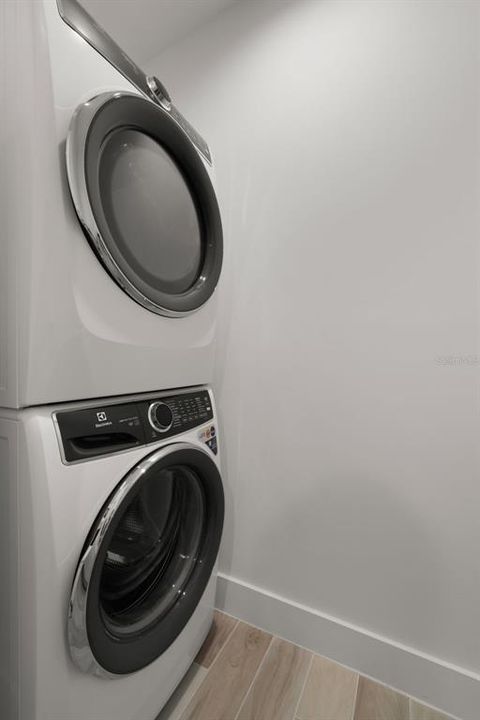 合同活跃: $1,195,000 (3 贝兹, 2 浴室, 1811 平方英尺)