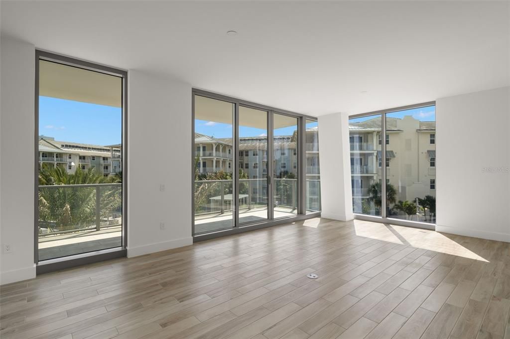 合同活跃: $1,195,000 (3 贝兹, 2 浴室, 1811 平方英尺)