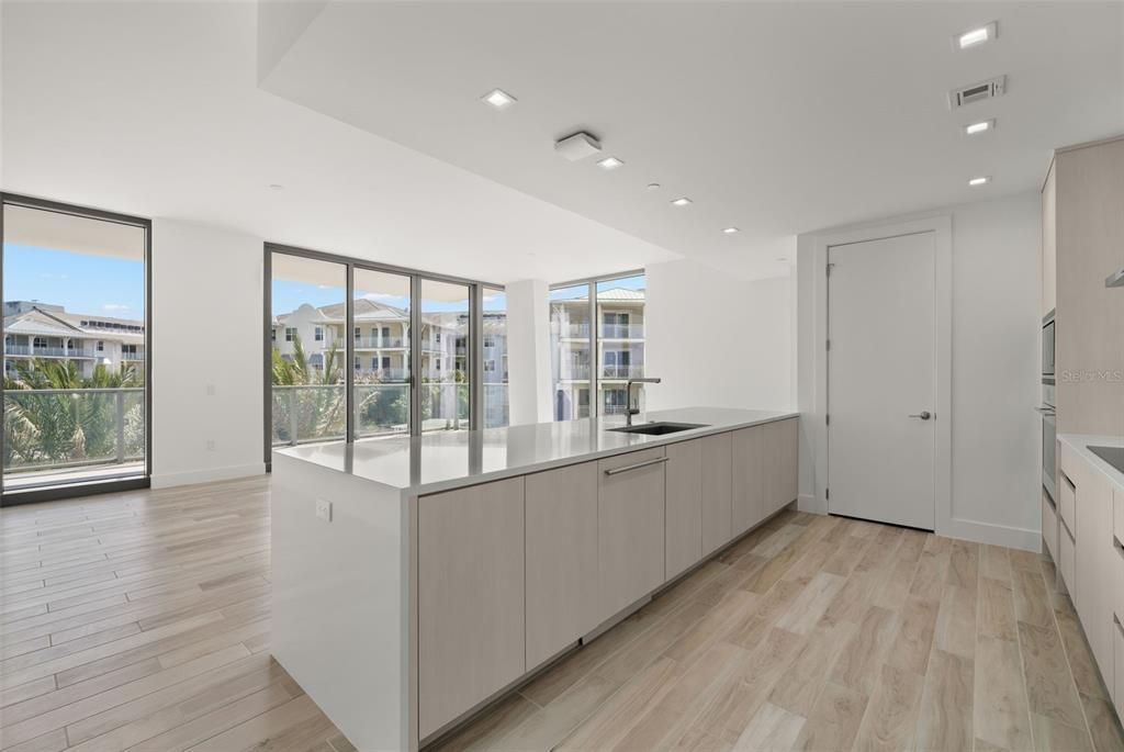 合同活跃: $1,195,000 (3 贝兹, 2 浴室, 1811 平方英尺)