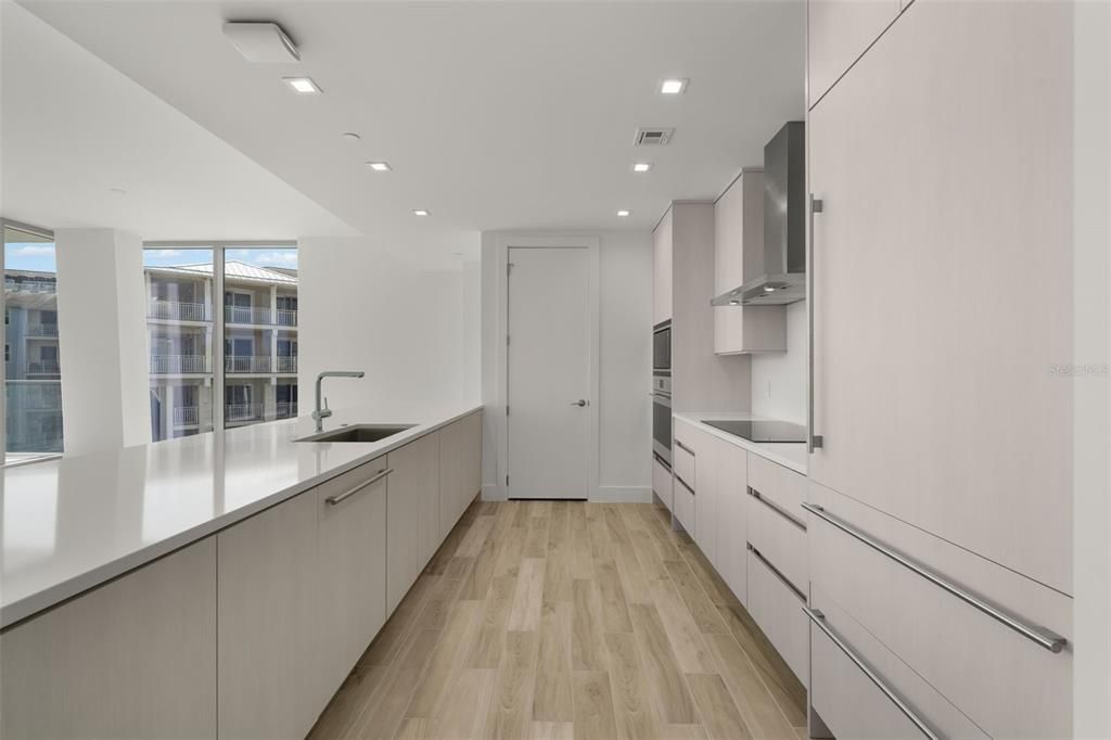 合同活跃: $1,195,000 (3 贝兹, 2 浴室, 1811 平方英尺)