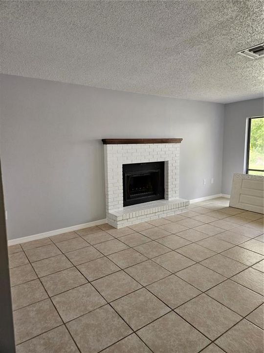 出租: $1,450 (2 贝兹, 1 浴室, 1000 平方英尺)