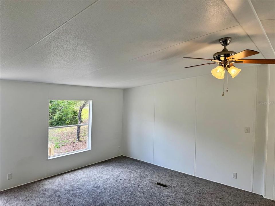 待售: $185,000 (3 贝兹, 2 浴室, 1040 平方英尺)