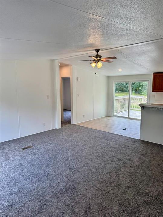 待售: $185,000 (3 贝兹, 2 浴室, 1040 平方英尺)