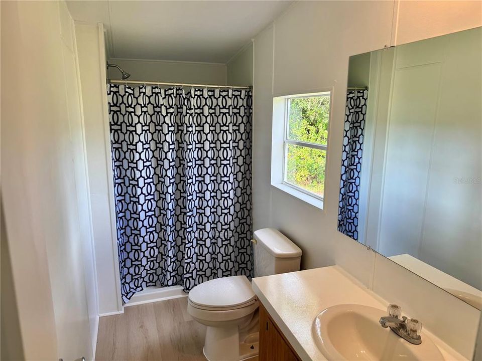 待售: $185,000 (3 贝兹, 2 浴室, 1040 平方英尺)