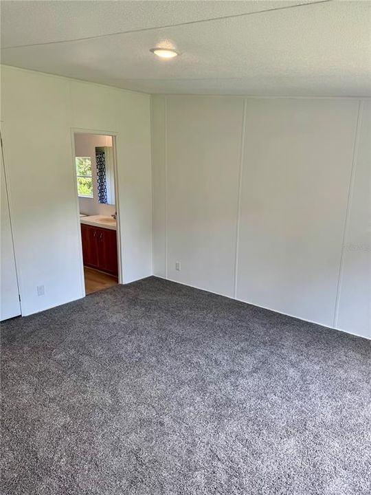 待售: $185,000 (3 贝兹, 2 浴室, 1040 平方英尺)