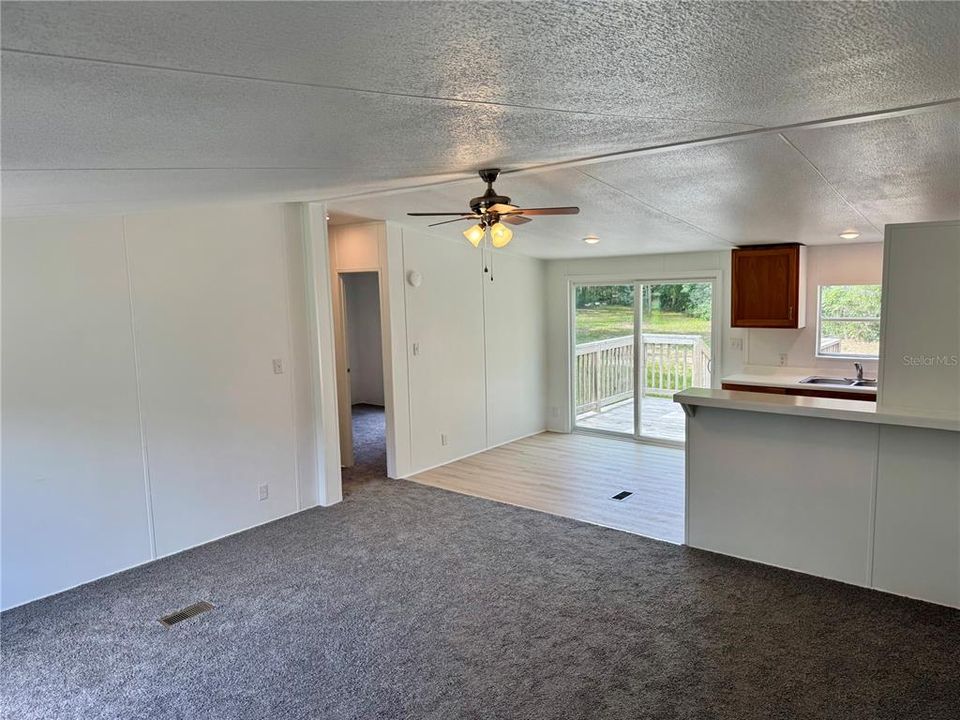 待售: $185,000 (3 贝兹, 2 浴室, 1040 平方英尺)