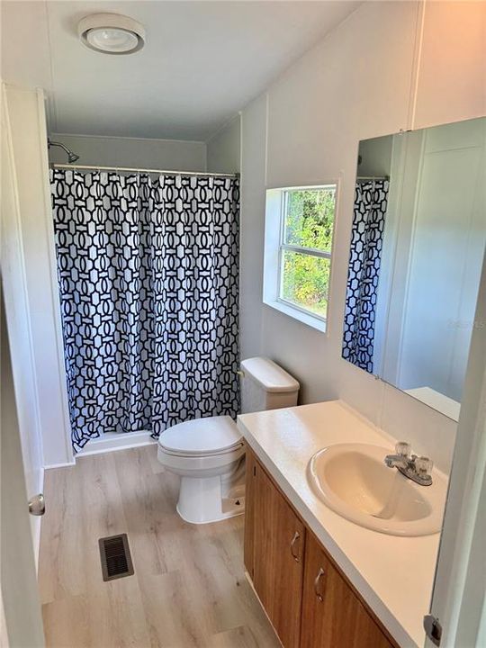 待售: $185,000 (3 贝兹, 2 浴室, 1040 平方英尺)