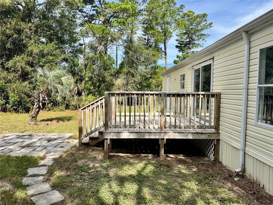 待售: $185,000 (3 贝兹, 2 浴室, 1040 平方英尺)