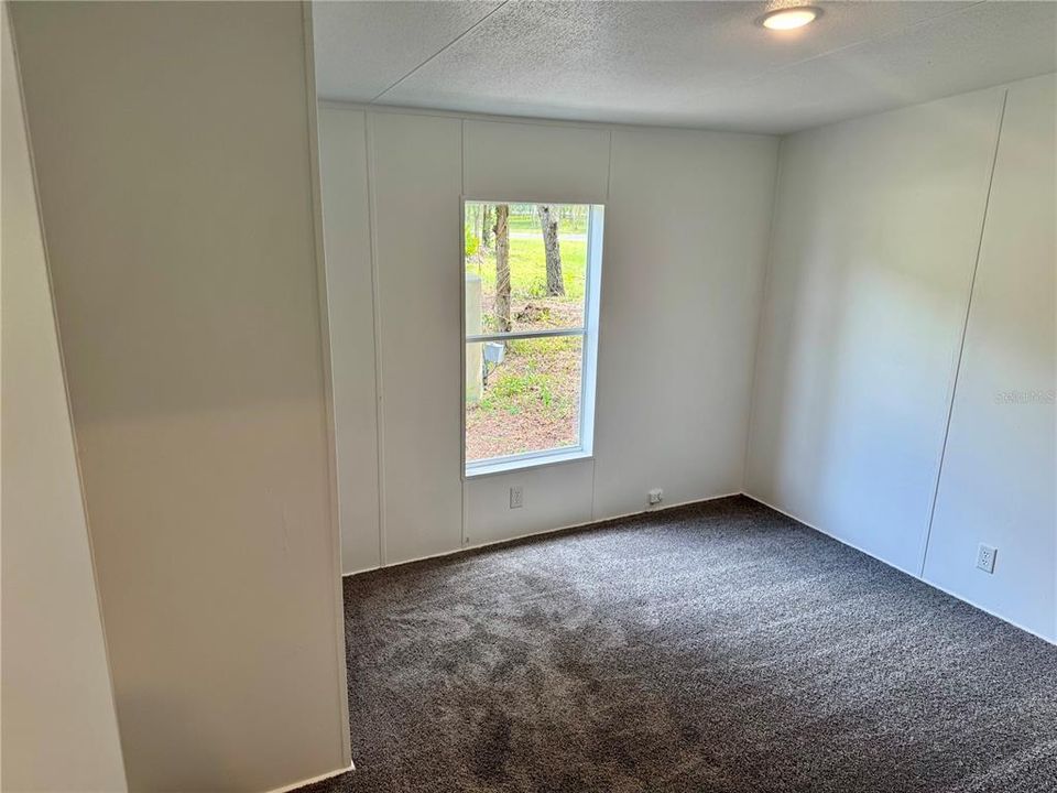 待售: $185,000 (3 贝兹, 2 浴室, 1040 平方英尺)