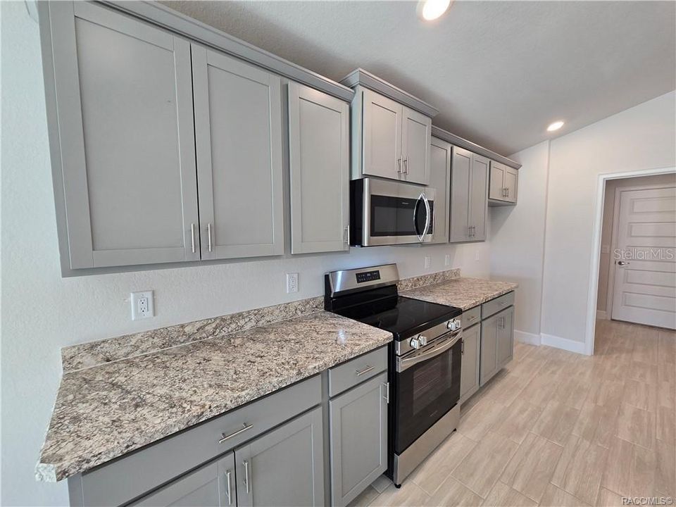 На продажу: $320,600 (3 спален, 2 ванн, 1970 Квадратных фут)