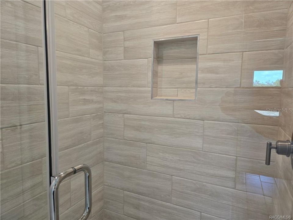 На продажу: $320,600 (3 спален, 2 ванн, 1970 Квадратных фут)