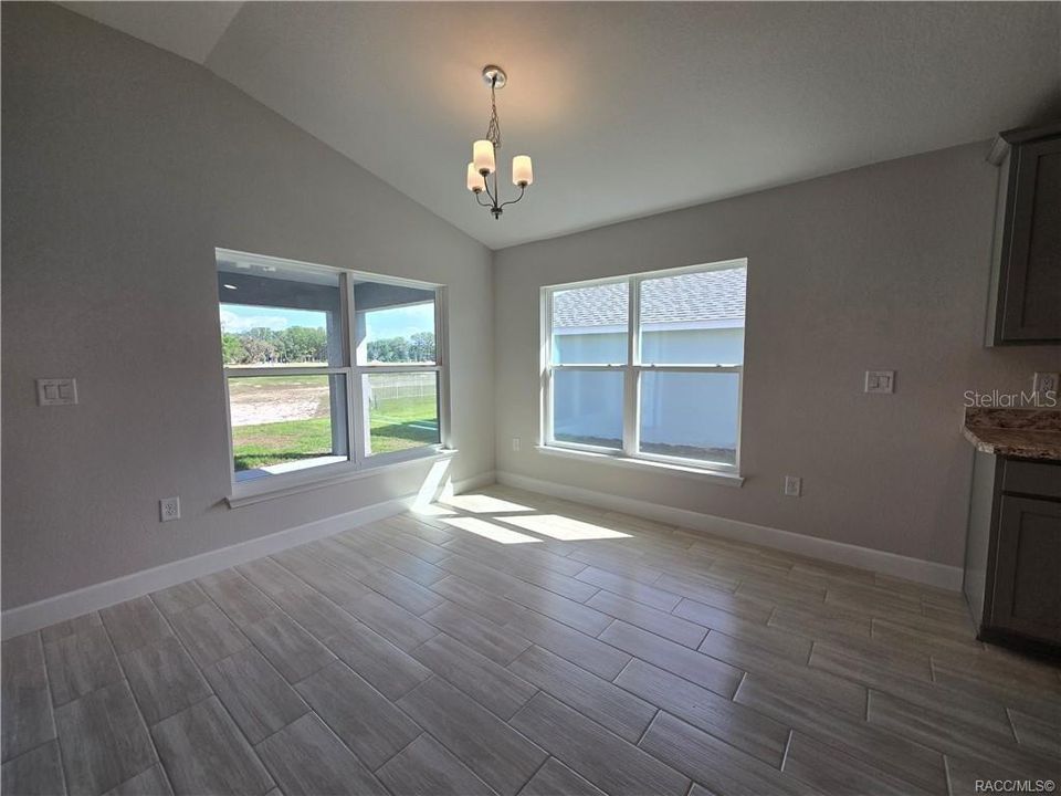 На продажу: $320,600 (3 спален, 2 ванн, 1970 Квадратных фут)