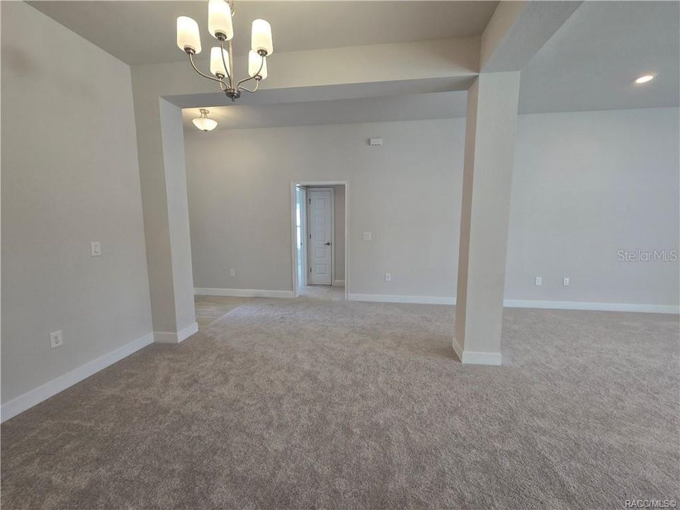 На продажу: $320,600 (3 спален, 2 ванн, 1970 Квадратных фут)