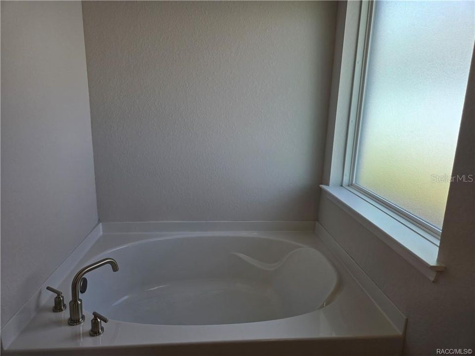 На продажу: $320,600 (3 спален, 2 ванн, 1970 Квадратных фут)