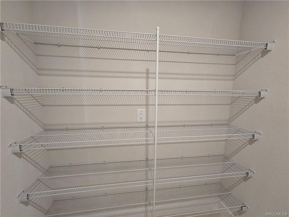 На продажу: $320,600 (3 спален, 2 ванн, 1970 Квадратных фут)