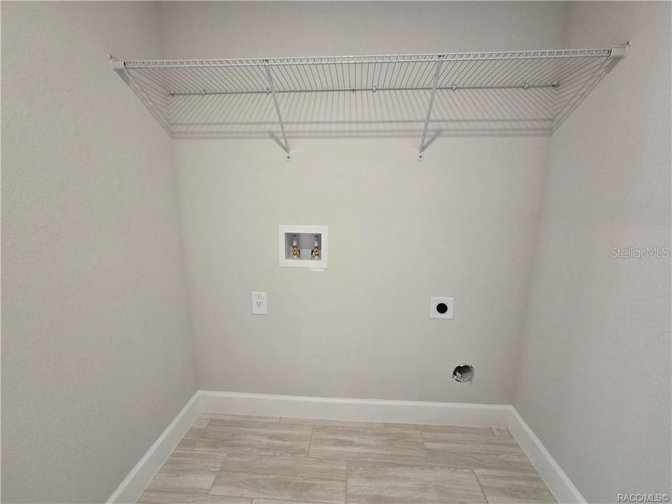 На продажу: $320,600 (3 спален, 2 ванн, 1970 Квадратных фут)