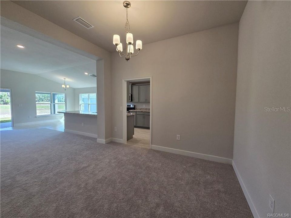 На продажу: $320,600 (3 спален, 2 ванн, 1970 Квадратных фут)