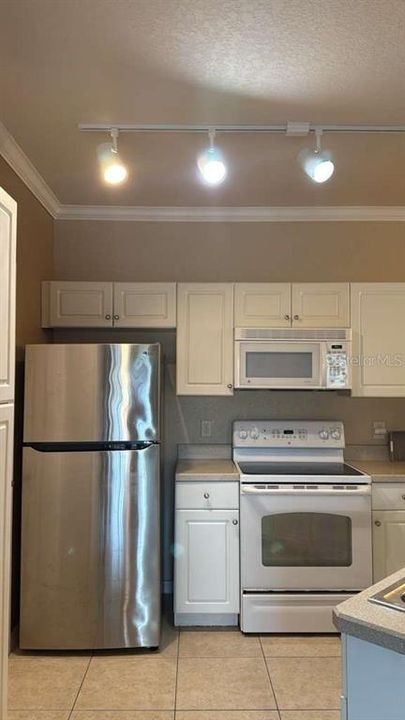 For Rent: $1,500 (1 beds, 1 baths, 724 Square Feet)