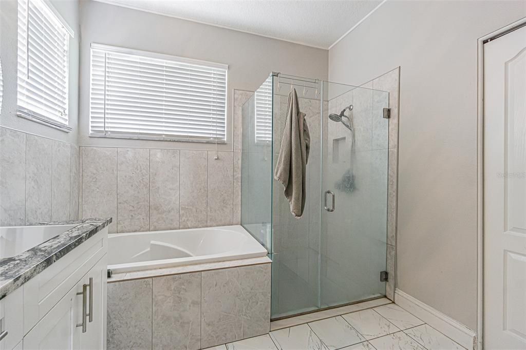 Activo con contrato: $329,000 (3 camas, 2 baños, 1746 Pies cuadrados)