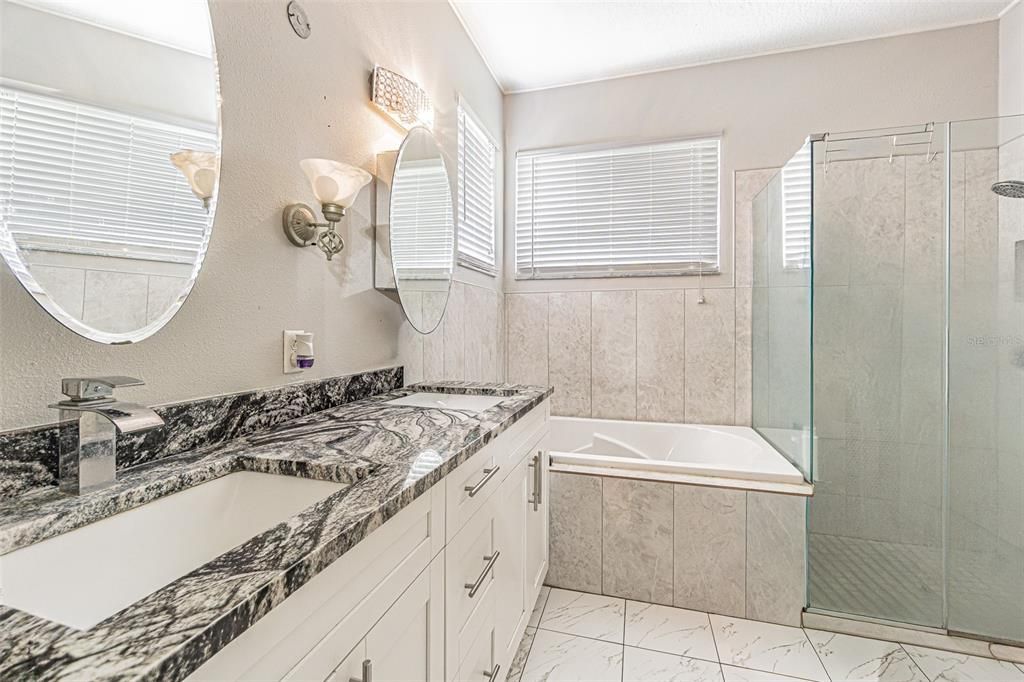 Activo con contrato: $329,000 (3 camas, 2 baños, 1746 Pies cuadrados)