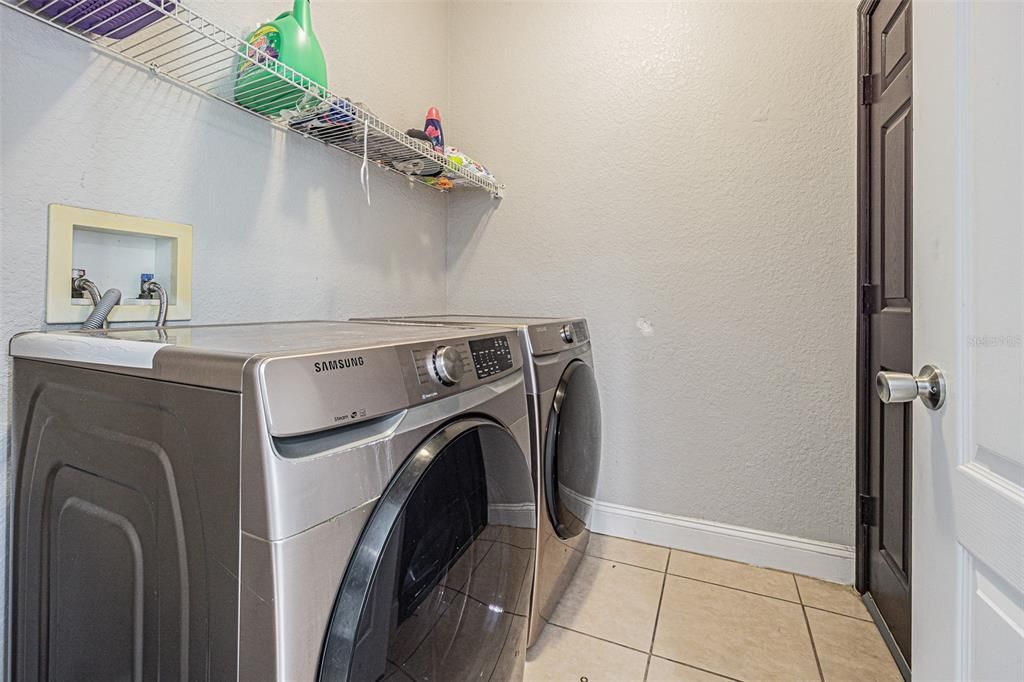 Activo con contrato: $329,000 (3 camas, 2 baños, 1746 Pies cuadrados)