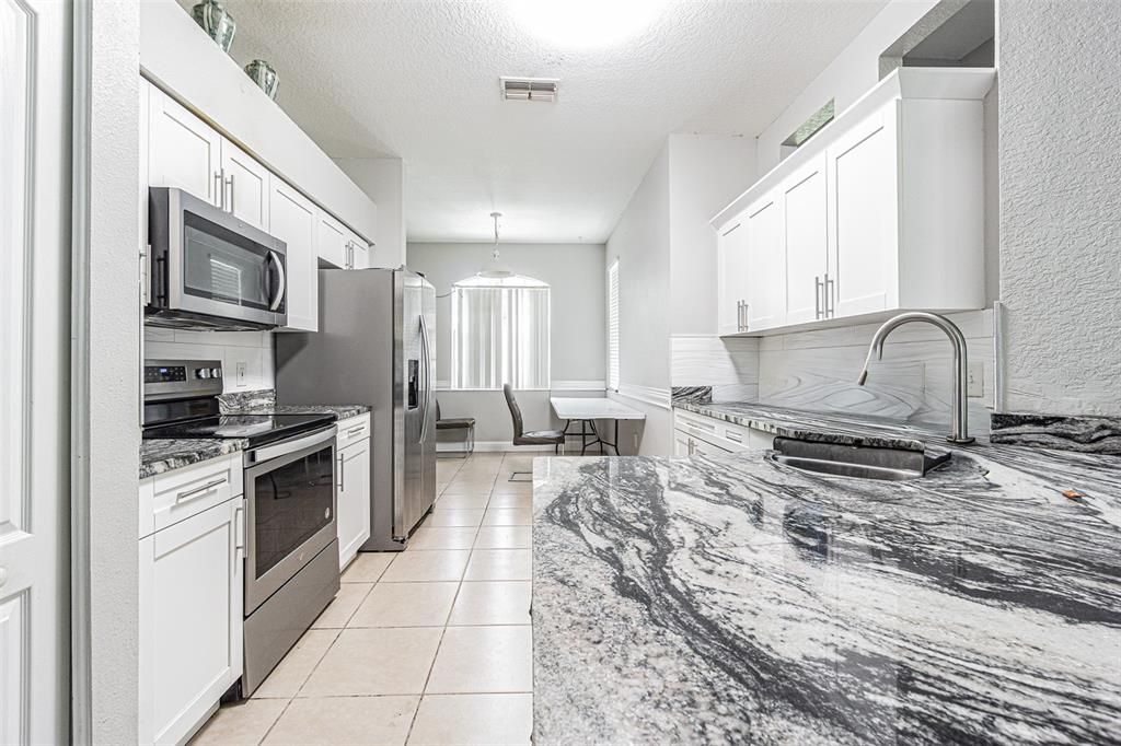 Activo con contrato: $329,000 (3 camas, 2 baños, 1746 Pies cuadrados)