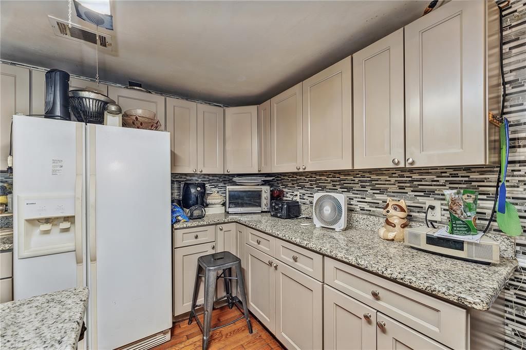 Active With Contract: $279,900 (3 beds, 2 baths, 1456 Square Feet)