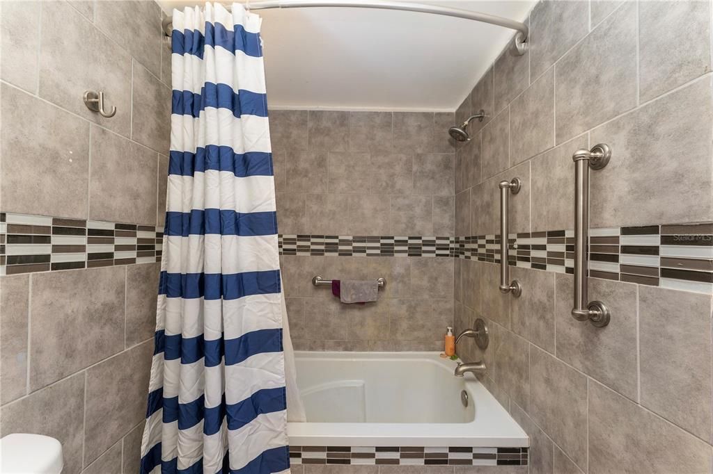 Active With Contract: $279,900 (3 beds, 2 baths, 1456 Square Feet)