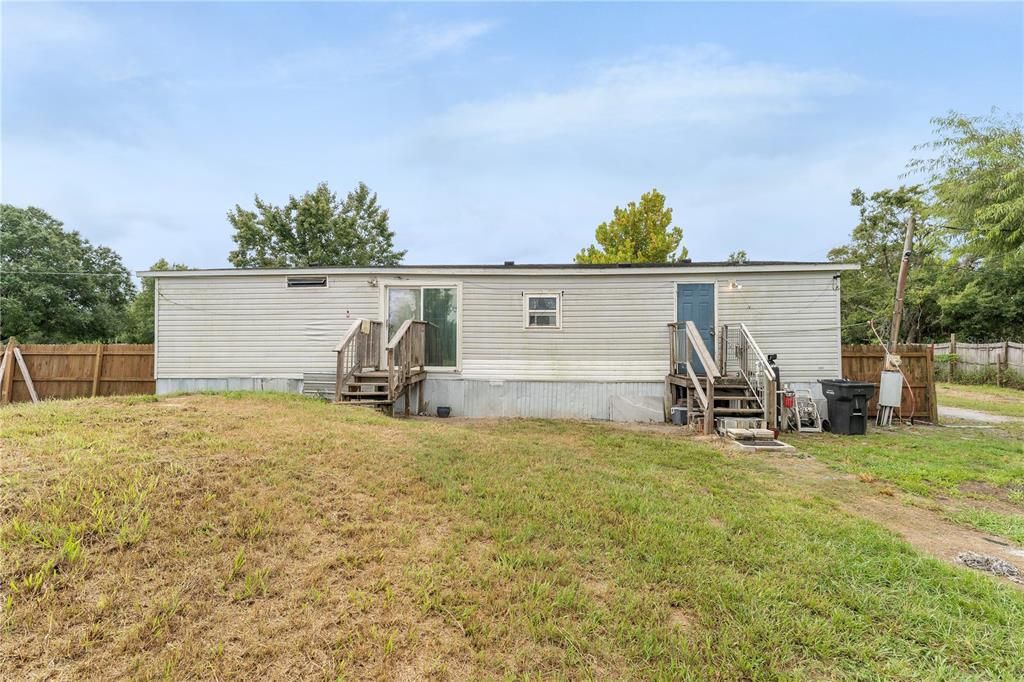 Active With Contract: $279,900 (3 beds, 2 baths, 1456 Square Feet)