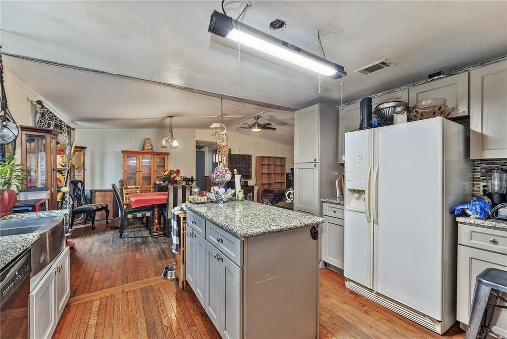 Active With Contract: $279,900 (3 beds, 2 baths, 1456 Square Feet)