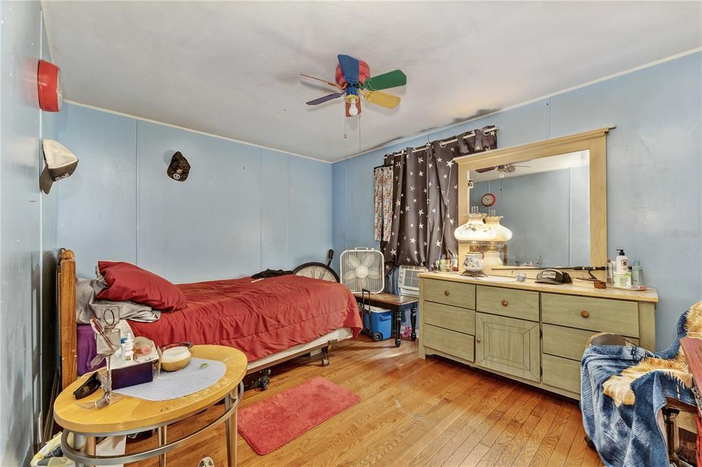 Active With Contract: $279,900 (3 beds, 2 baths, 1456 Square Feet)