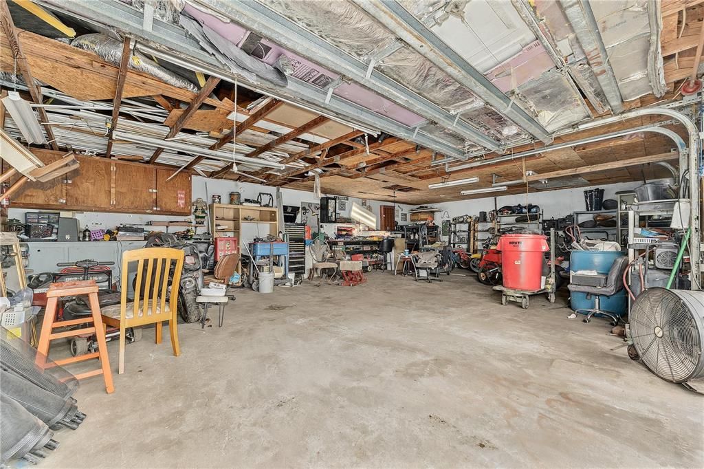 Active With Contract: $279,900 (3 beds, 2 baths, 1456 Square Feet)