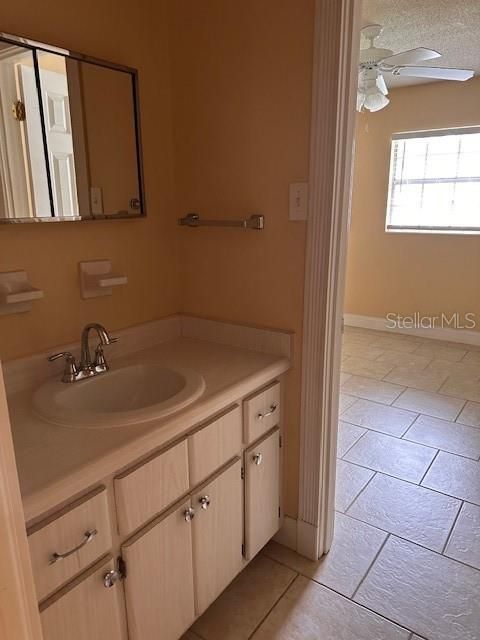 For Rent: $1,600 (2 beds, 1 baths, 928 Square Feet)