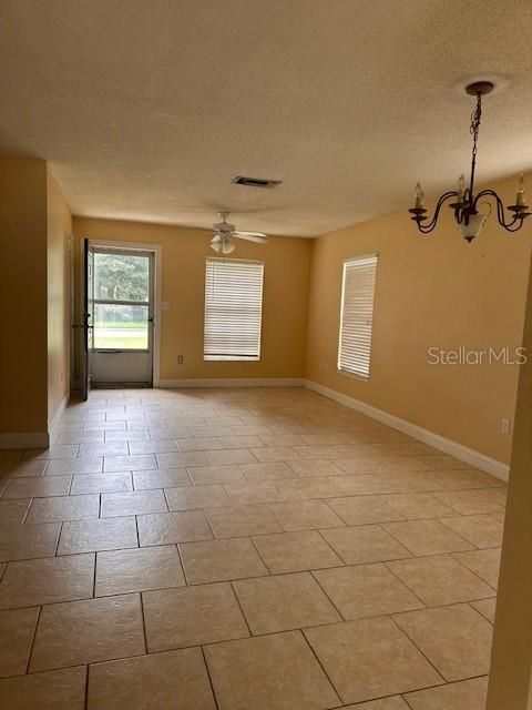 For Rent: $1,600 (2 beds, 1 baths, 928 Square Feet)