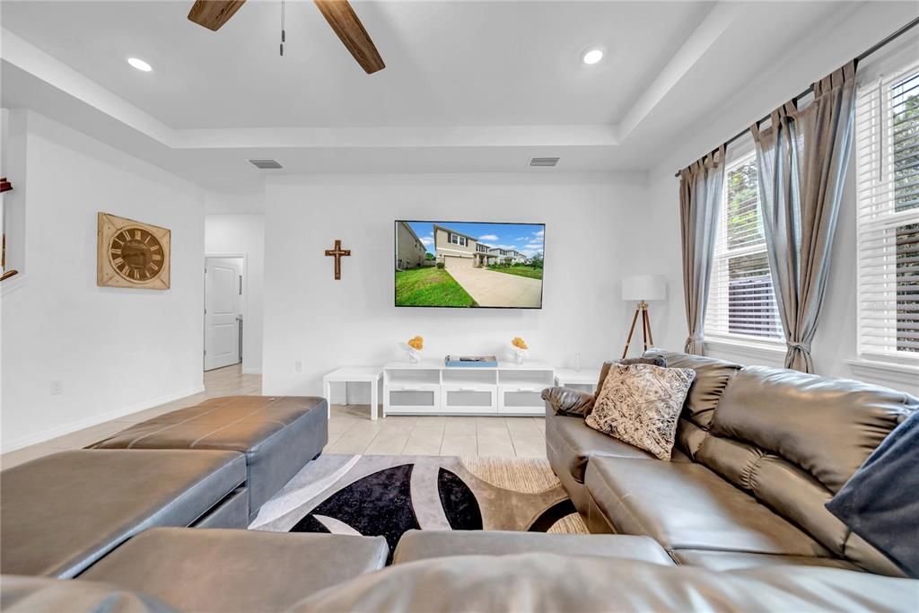 На продажу: $685,746 (4 спален, 3 ванн, 3313 Квадратных фут)