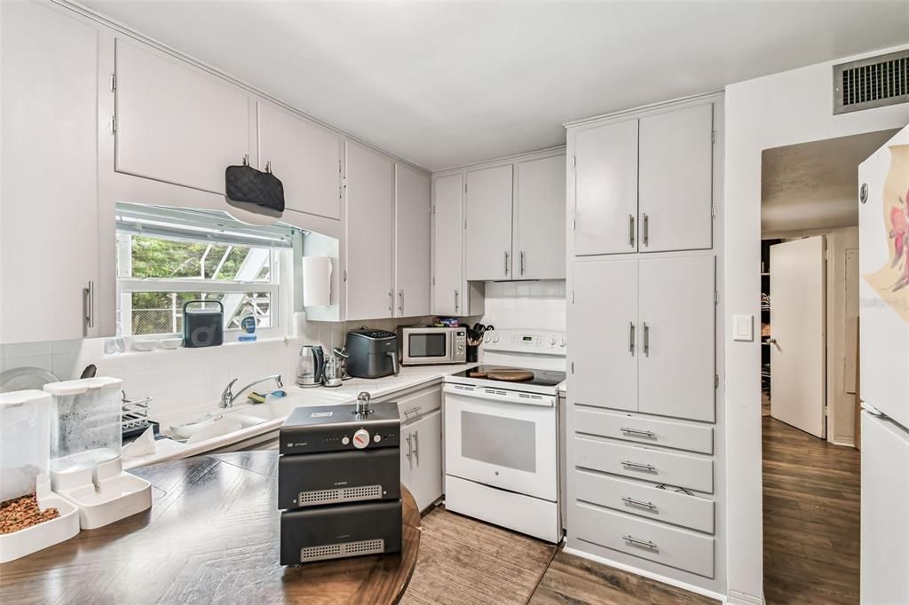 For Sale: $749,000 (5 beds, 0 baths, 2766 Square Feet)