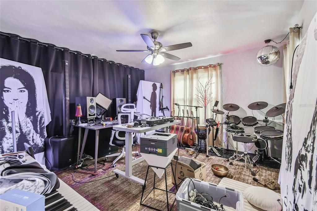 For Sale: $749,000 (5 beds, 0 baths, 2766 Square Feet)